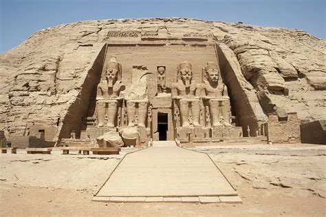  La Construction du Temple d'Abou Simbel: Un Monument à l'Éternité pour Ramsès II